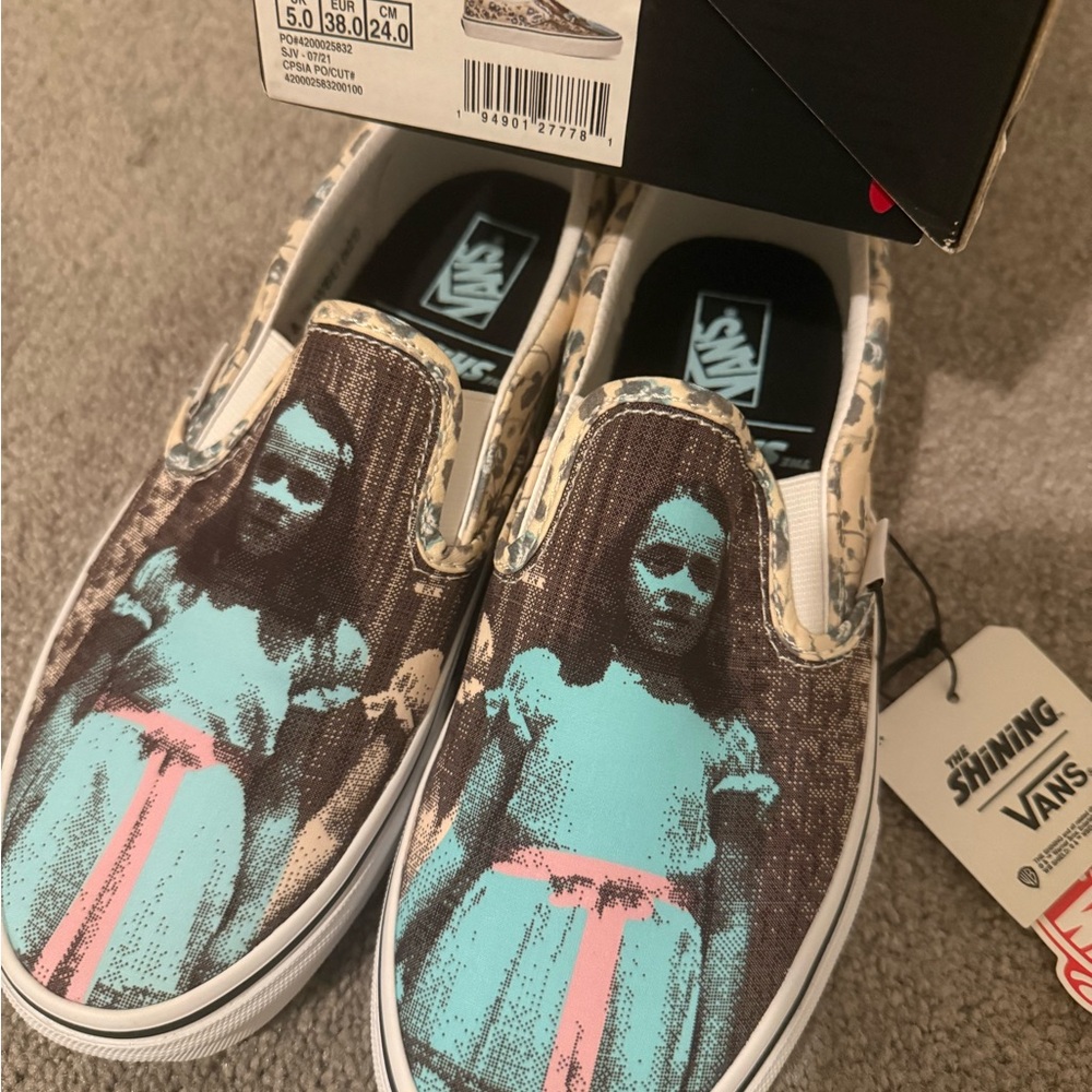 Vans House of Terror NWT The Shining Shoes Size 7.5 women / 6 men - Picture 6 of 6